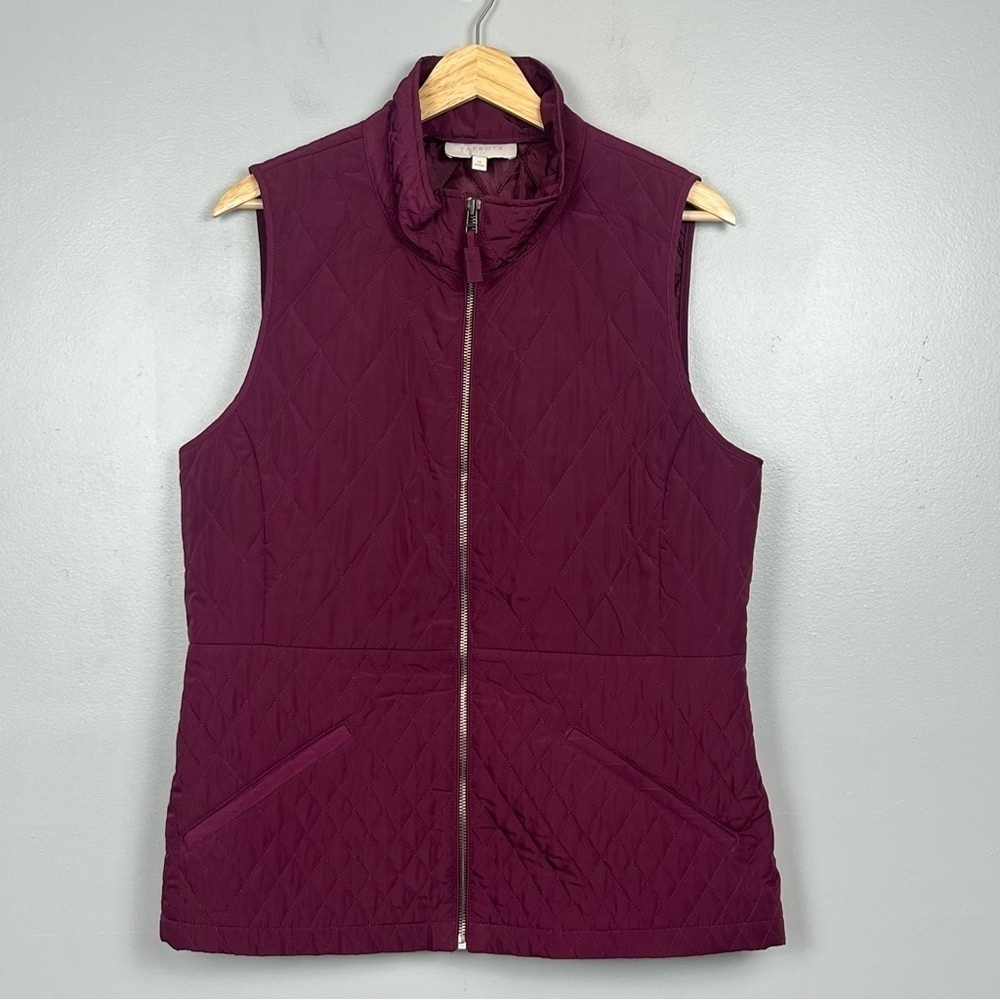 Talbots burgundy quilted zip front fitted vest, size medium.